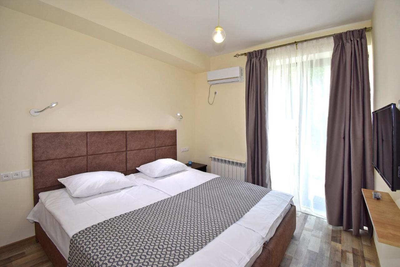 The Nut Guest House Єреван Екстер'єр фото